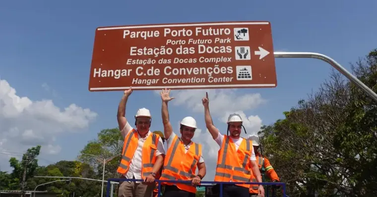 A sinalização bilíngue visa promover a inclusão e facilitar a comunicação entre turistas internacionais e locais | (Marciney Costa/Ascom Setur)