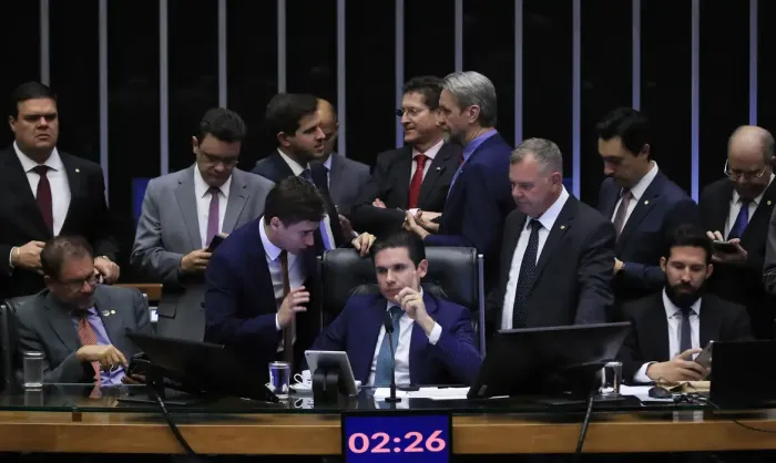 Proposta de emenda à Constituição é aprovada por deputados e vai ao Senado