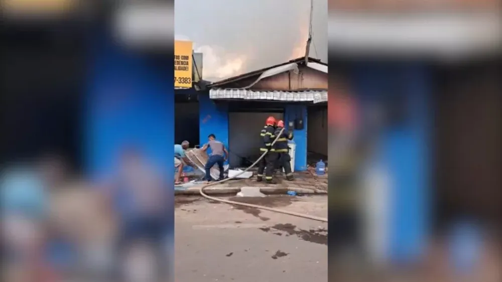 Incêndio atinge casa e comércios em Parauapebas