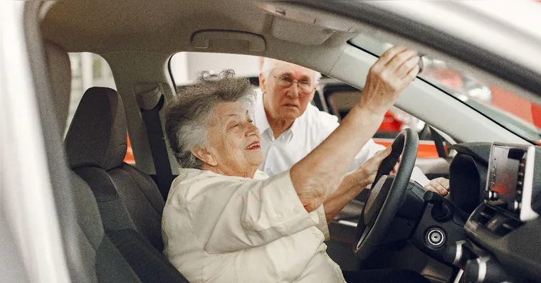 Idosos 60+ poderão comprar carro com até 25% de desconto