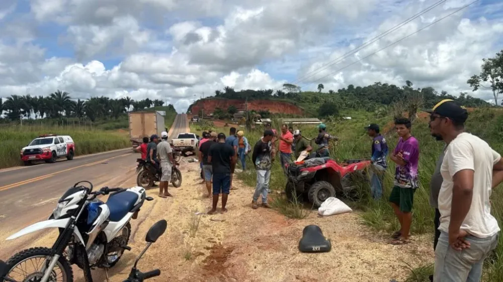 Quadriciclo colide com camionete e mulher morre na Transamazônica