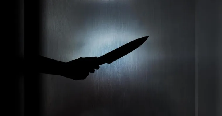 Homem é preso após tentar arrancar silicone de ex com facada