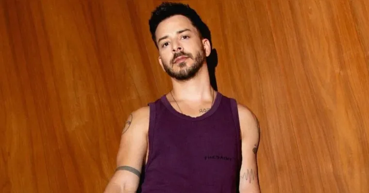 Júnior Lima prefere ser confundido com gay a “macho alfa”