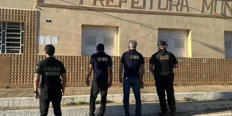 PF faz buscas contra suspeitos de desviarem R$ 33 milhões do SUS e da Educação na Paraíba