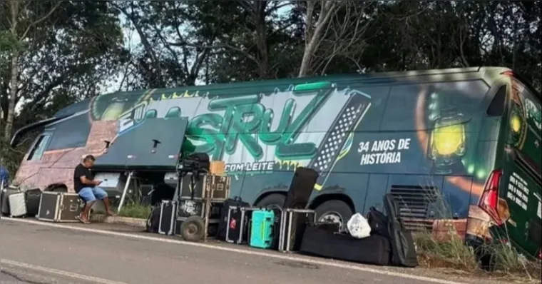 Ônibus da banda Mastruz com Leite sofre acidente na estrada