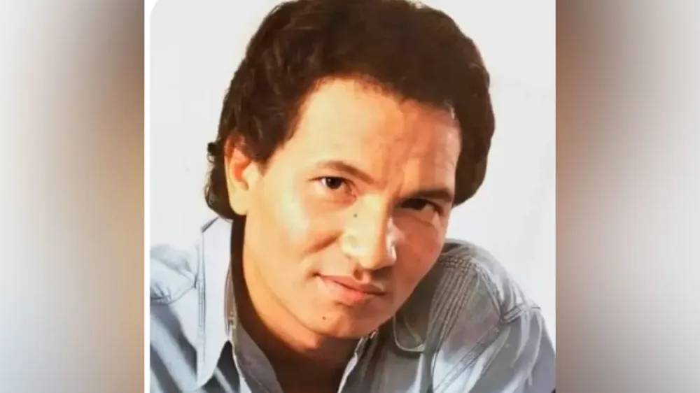 O cantor e compositor potiguar Gilson em registro de arquivo na década de 1980, período em que despontou no cenário nacional com suas composições melódicas. | Reprodução