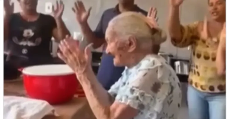 Dona Honorata Maia de Lima celebrou 120 anos cercada por familiares, amigos e moradores de Garrafão do Norte. | ( Reprodução / arquivo pessoal )