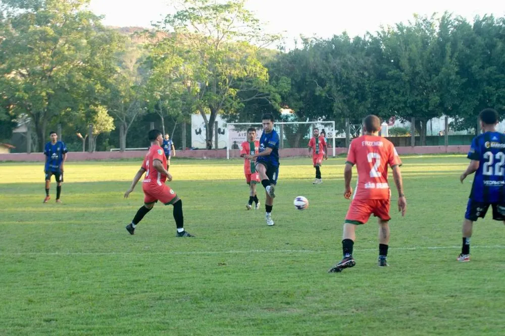 Dia dos Pais teve futebol, emoção e muita bola na rede em Parauapebas