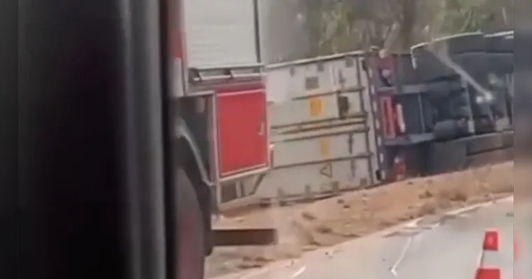 Caminhão tomba e motorista morre na PA-287