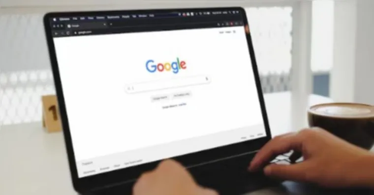 Google testa página inicial sem botão de pesquisa