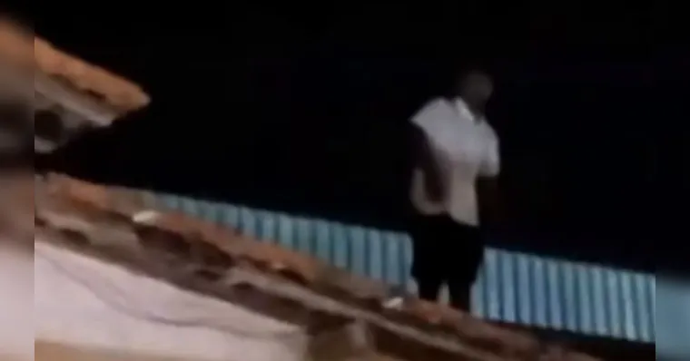 O jovem teria agredido uma mulher e foi perseguido por populares. | (Reprodução)