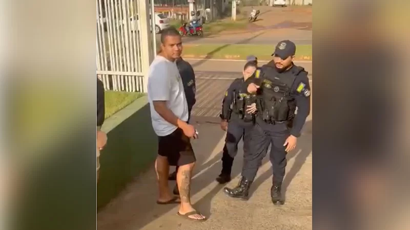 O cabo Leandro da Silva Sousa foi detido ao aparecer na UPA onde a mulher era atendida / Imagens: Divulgação