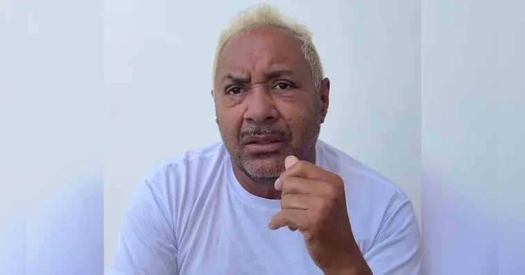 Em um vídeo publicado nas redes sociais nesta quinta-feira (8), o humorista falou sobre a campanha e repetiu um gesto com as mãos que remete a dinheiro | Foto: Reprodução/Instagram