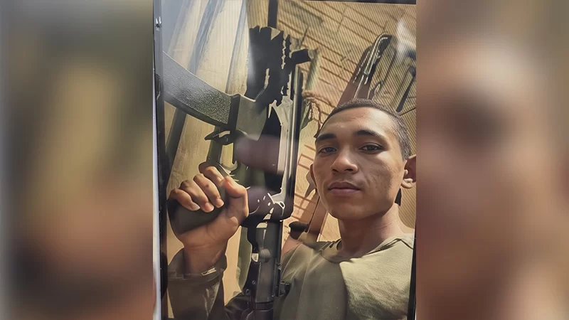 A foto deste indivíduo foi encontrada no celular apreendido com o suspeito morto